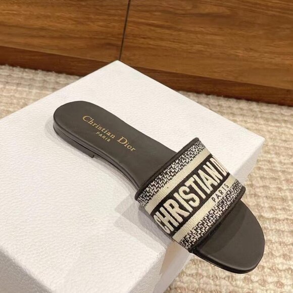 🍵Dior Black and White Sandals - Picture 2 of 9